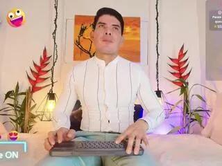 Offline andrew_hallss on Flirt4Free