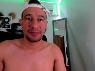 Offline axel_navas on Flirt4Free