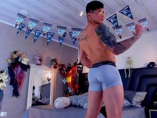 Offline cristian_broonkss on Flirt4Free