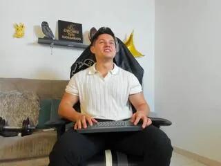 Freechat erick_wallace on Flirt4Free