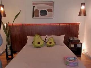 Freechat isa_raven on Flirt4Free