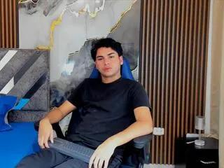 Offline lord_mackhenzy on Flirt4Free