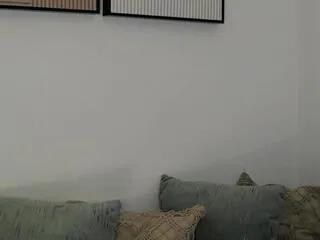 Freechat lucia_saanvi on Flirt4Free