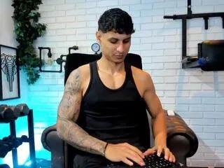 Offline noah_hunther on Flirt4Free