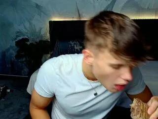 Freechat russ_madison on Flirt4Free