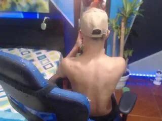 Offline steven_fish on Flirt4Free