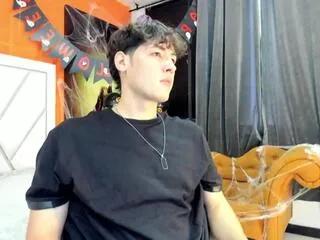 Offline thomas_lester on Flirt4Free