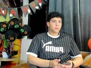 Offline tobias_vega on Flirt4Free