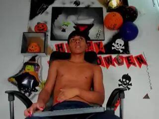 Offline tyler_navas on Flirt4Free