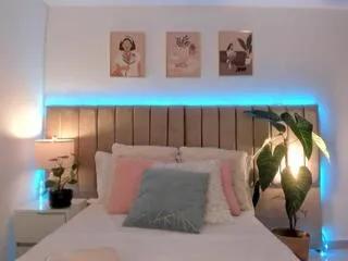 Freechat victoria_romano on Flirt4Free