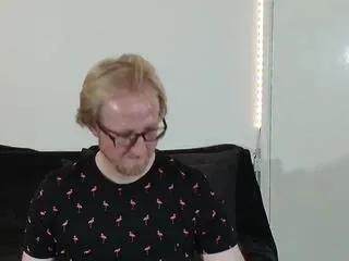 Offline xavii_day on Flirt4Free