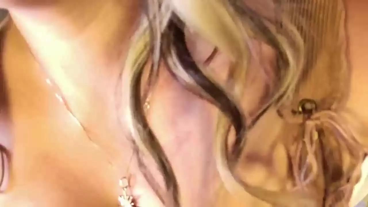 Offline PrettyAnie on Streamray