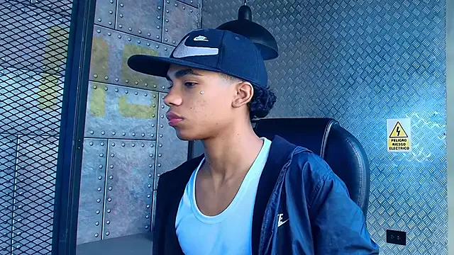 Freechat AlanCutee on StripChat