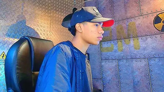 Freechat AlanCutee on StripChat