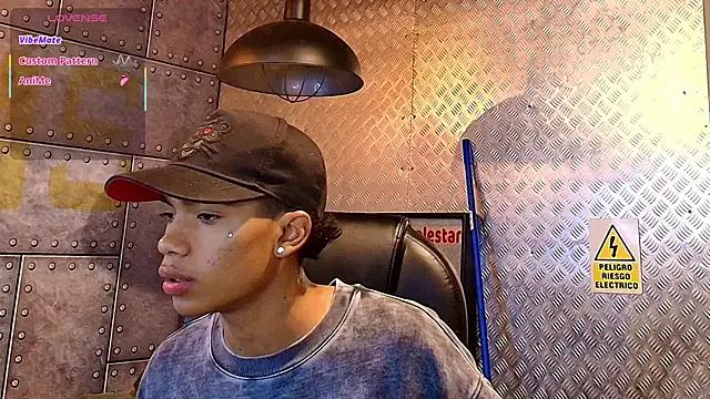 Freechat AlanCutee on StripChat