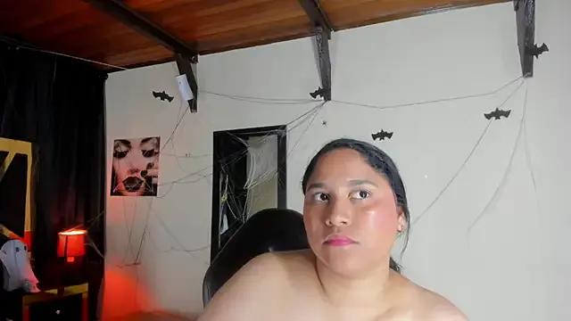 EmiliWilliams — show tits