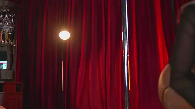 Freechat Evelyn_Evyyy on StripChat