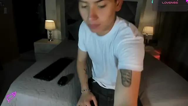 kinkypetite1 — TITS OUT