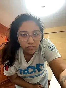 Kmiii21 on StripChat 