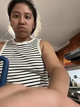 Kmiii21 on StripChat 