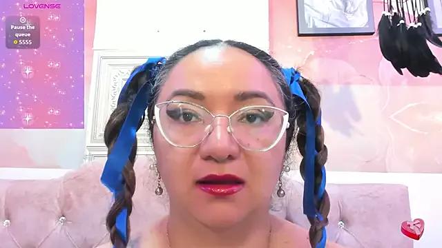 leyla_smithh on StripChat 