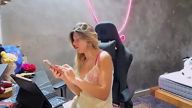 LeylaRosse on StripChat 