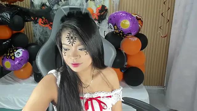 StripChat Lili_16 is Freechat Lili_16 — silhouette of my pussy under my panties