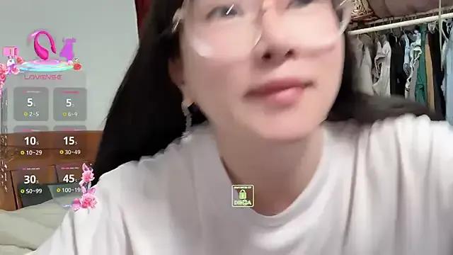 Liqinqin on StripChat 