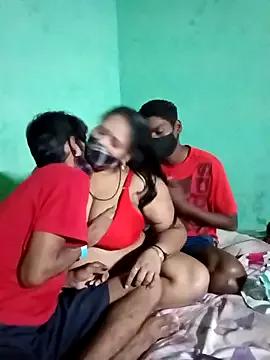Group LoveOnStream on StripChat