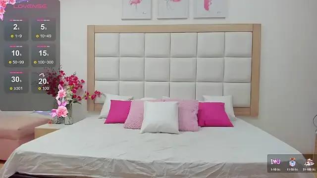 Freechat MiaBlakeee on StripChat