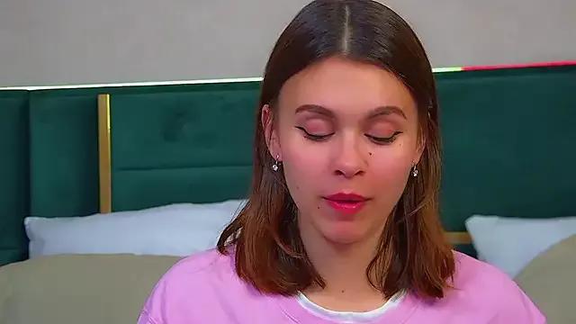 Freechat PollyLanders on StripChat