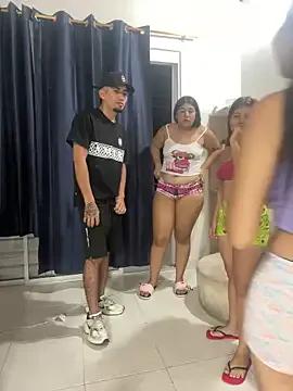 Freechat royalgirls_x on StripChat