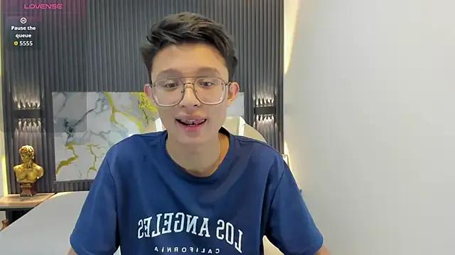 Freechat SantiagoRusso18 on StripChat