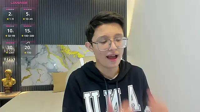 Freechat SantiagoRusso18 on StripChat