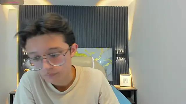 SantiagoRusso18 — show ass