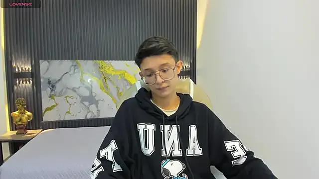 Freechat SantiagoRusso18 on StripChat