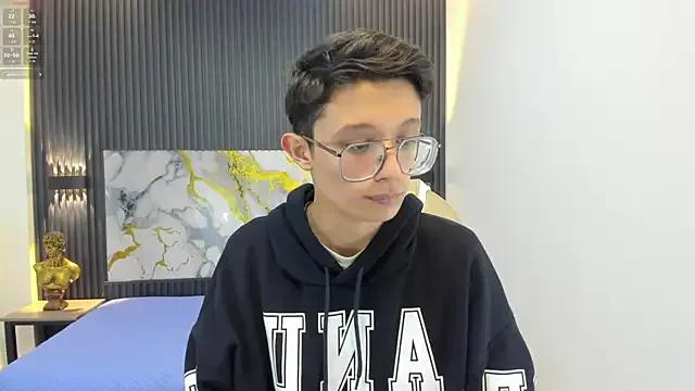 Freechat SantiagoRusso18 on StripChat