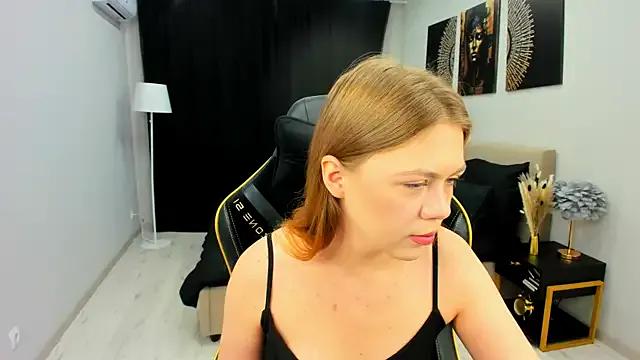 Strawberrye — topless dance